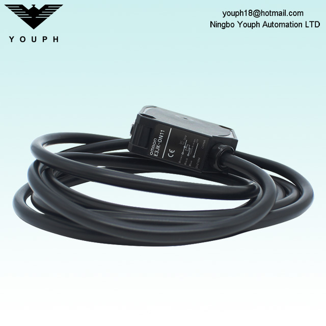 Omron E3JK-DN11 Sensor fotoeléctrico de suministro de alimentación incorporado