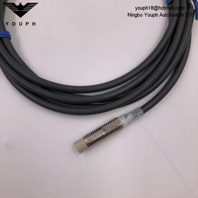 Omron E2E-X4MD1-Z E2E SIGUIENTE SENSOR DE Proximidad de cable DC 3