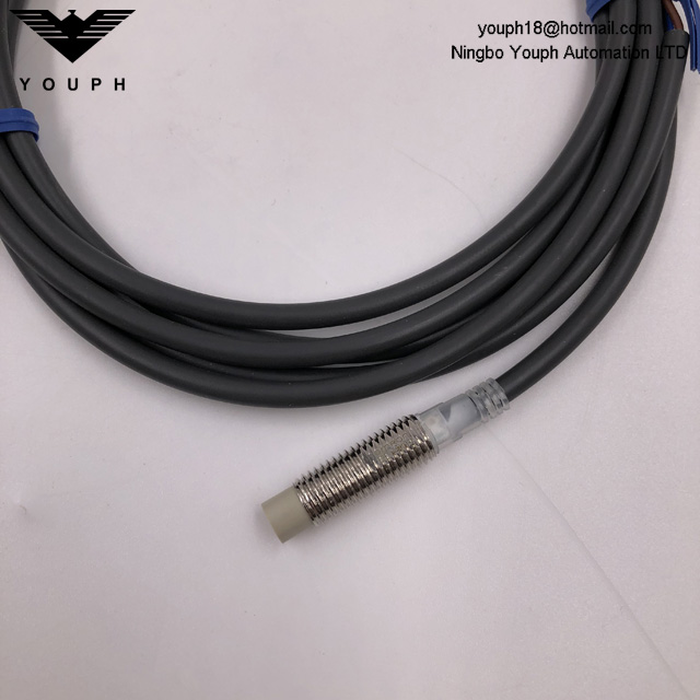Omron E2E-X4MD1-Z E2E SIGUIENTE SENSOR DE Proximidad de cable DC 3