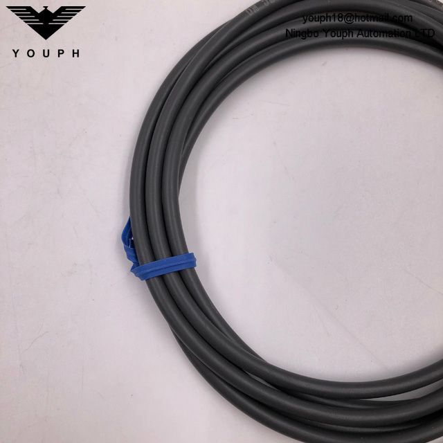 Omron E2E-X4MD1-Z E2E SIGUIENTE SENSOR DE Proximidad de cable DC 3