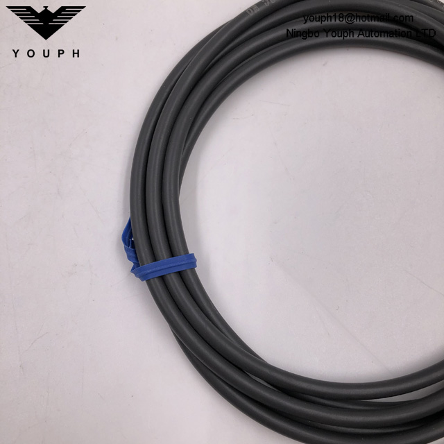 Omron E2E-X4MD1-Z E2E SIGUIENTE SENSOR DE Proximidad de cable DC 3